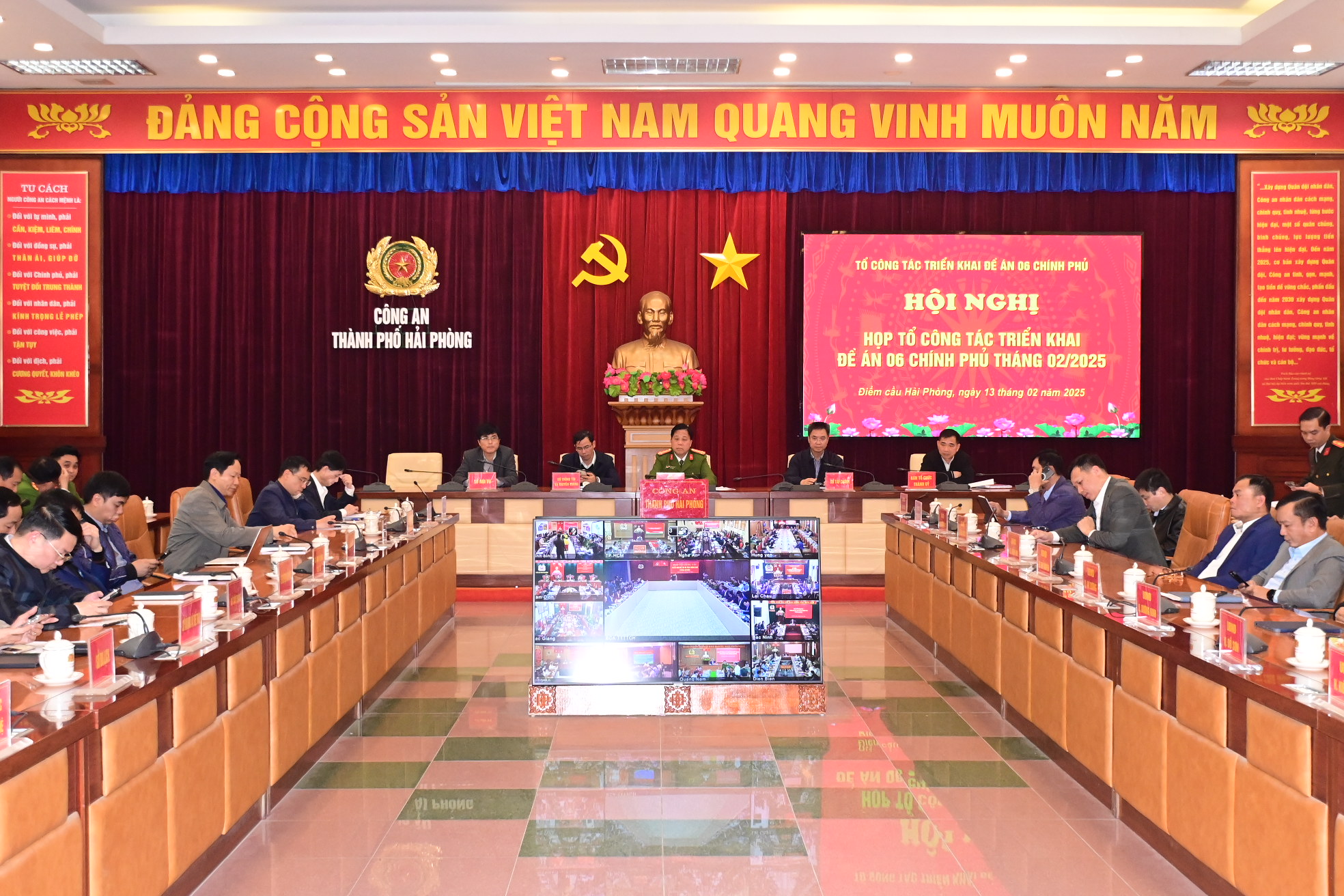 Họp Tổ công tác triển khai Đề án 06 tháng 02/2025